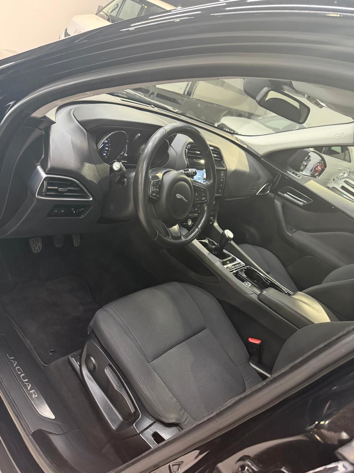 Jaguar F-Pace 2.0 D 180 CV Portfolio