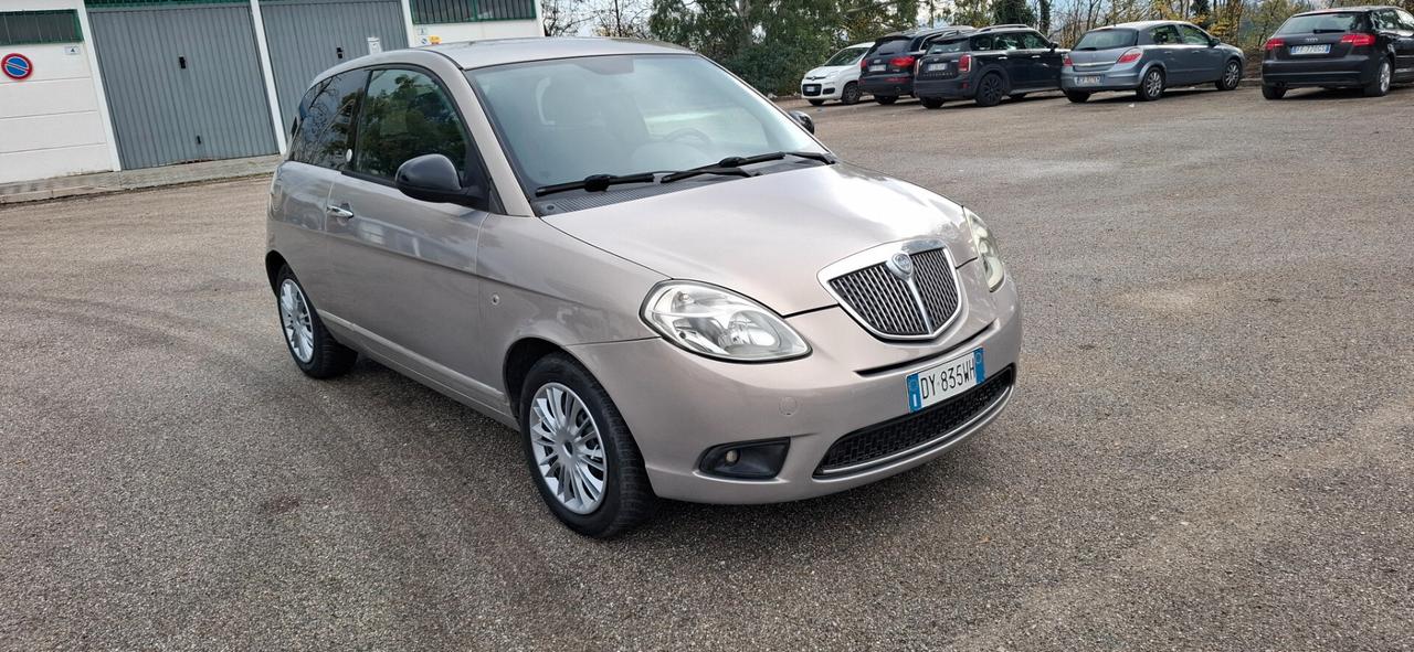Lancia Ypsilon 1.4 Argento Ecochic GPL