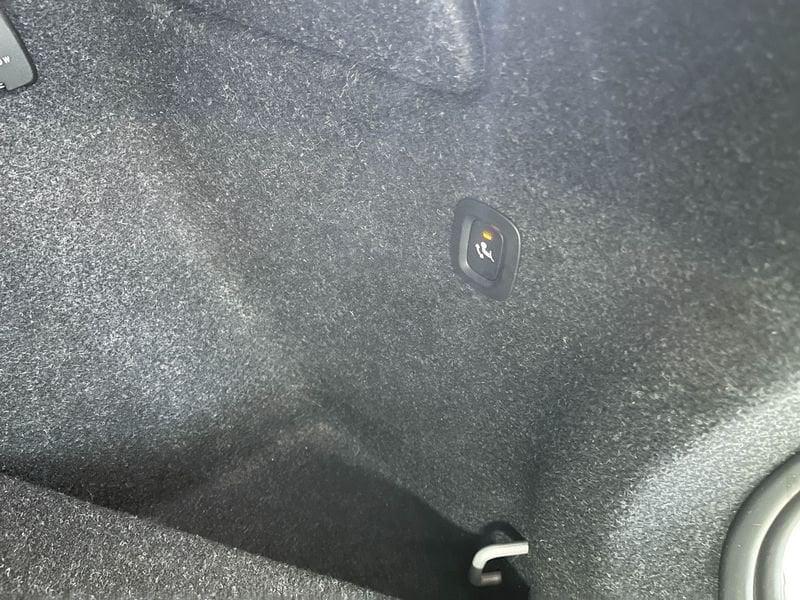 Volvo XC40 T4 RECHARGE PLUG IN PLUS DARK AUT