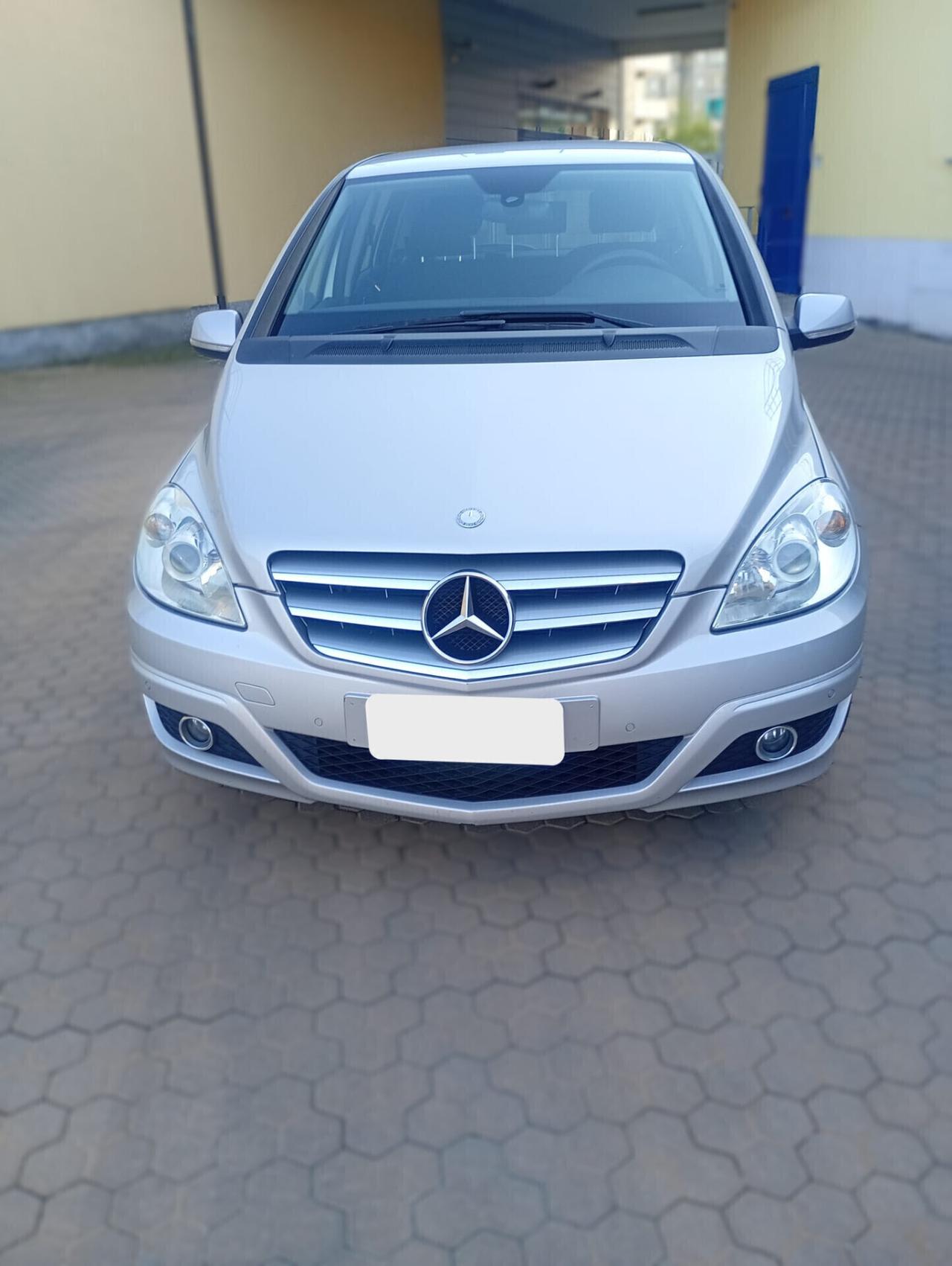 Mercedes-benz B 180