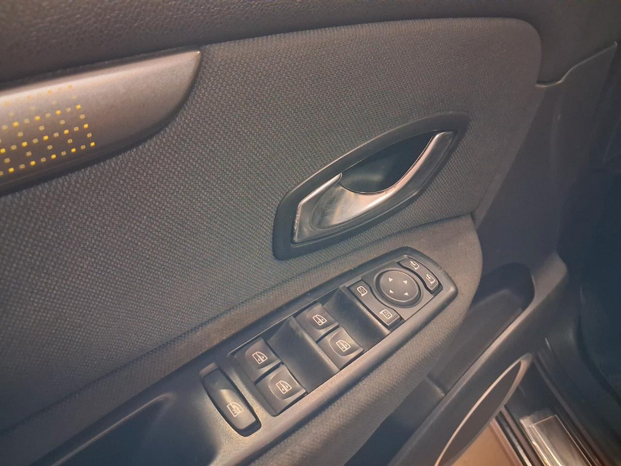 Renault Scenic X-Mod 1.5 dCi unico prop 2011