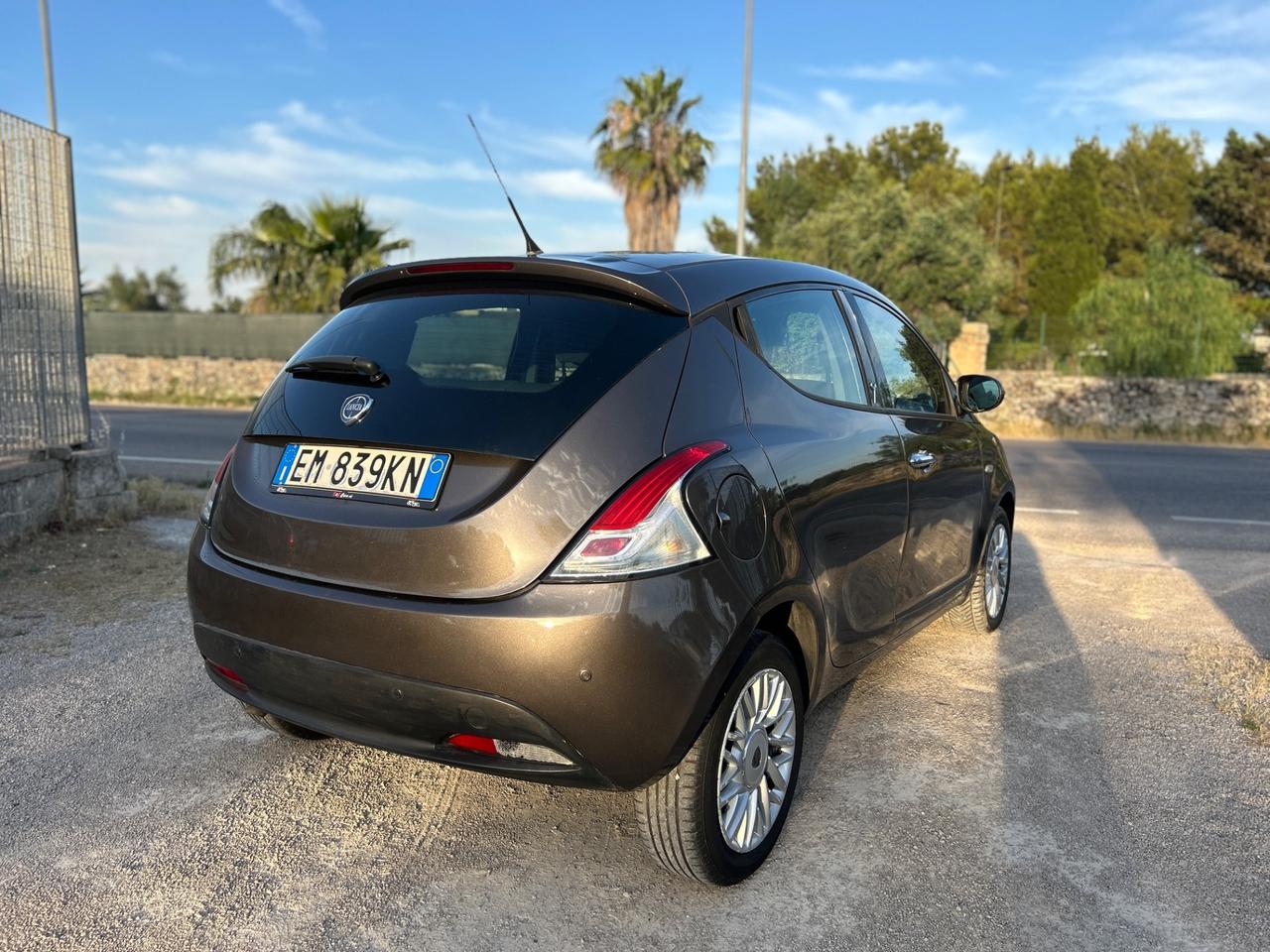 Lancia Ypsilon 1.3 MJT 5 porte-2012