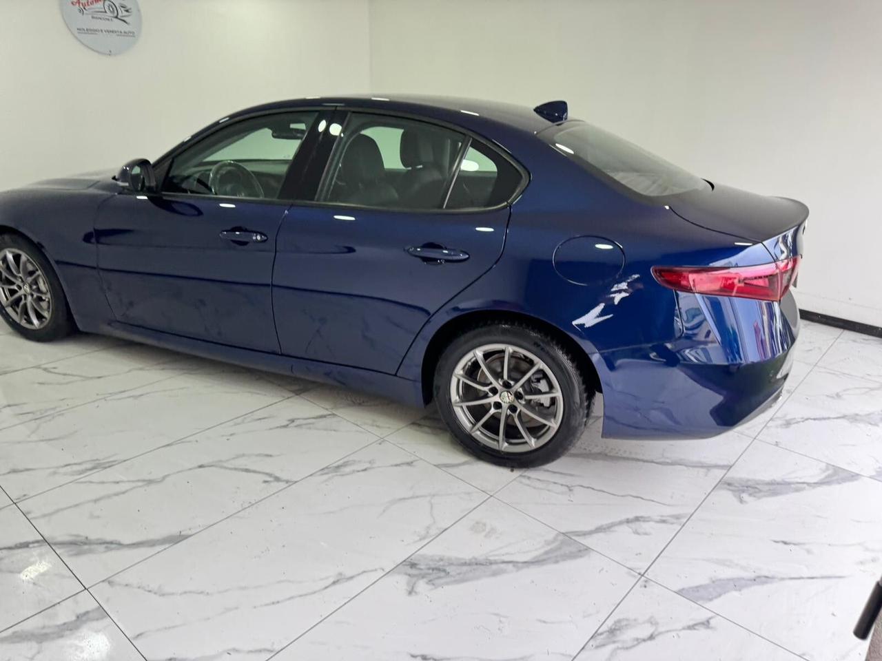 Alfa Romeo Giulia 2.2 Business Sport edition-180cv -AUTOM-GARANTITA-2018