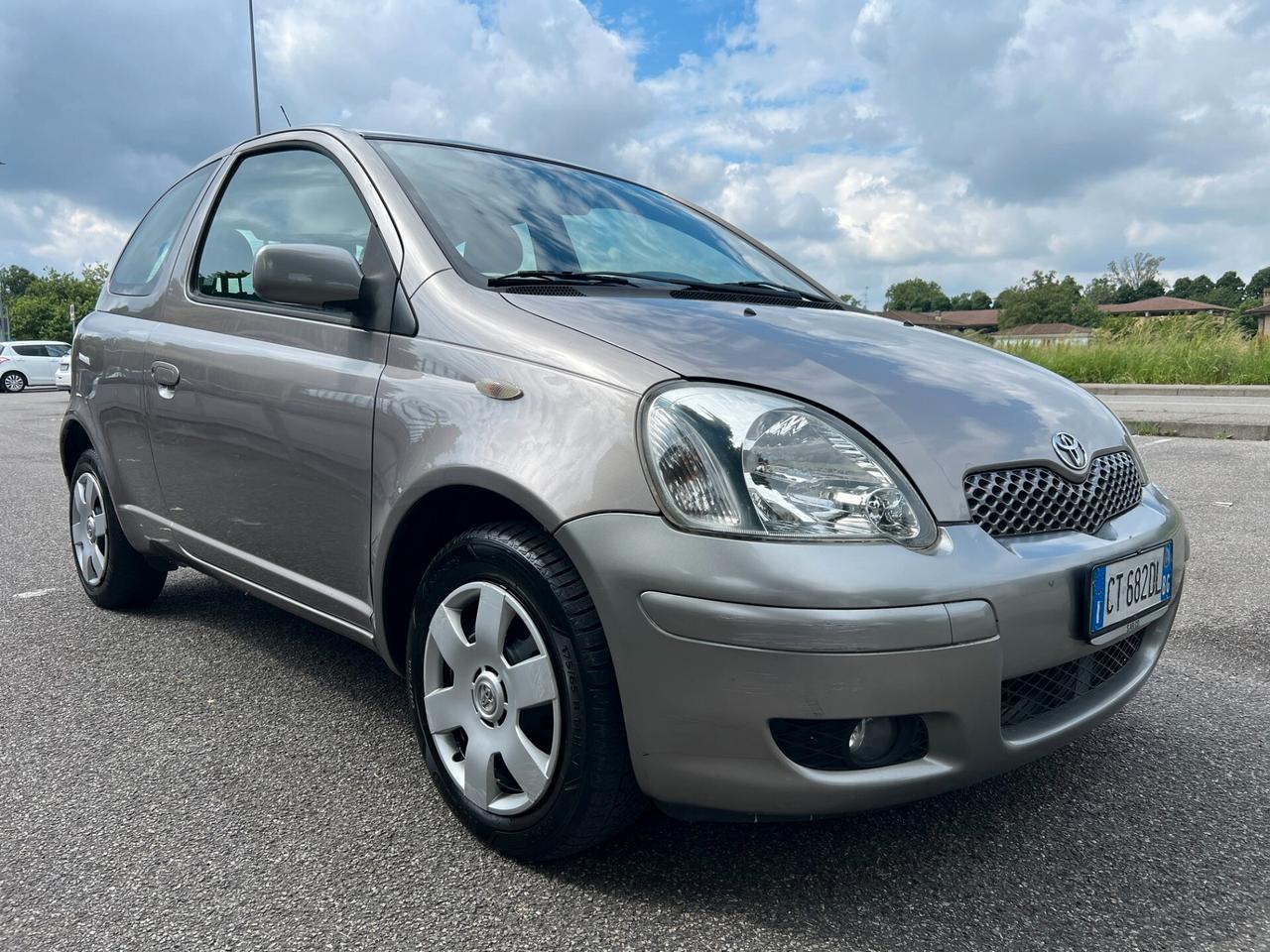 Toyota Yaris 1.0i 16V cat 3 porte Euro 4 adatta a neopatentati