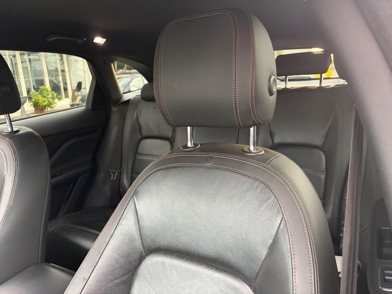 Jaguar F-Pace 2.0 D 180 CV R-Sport