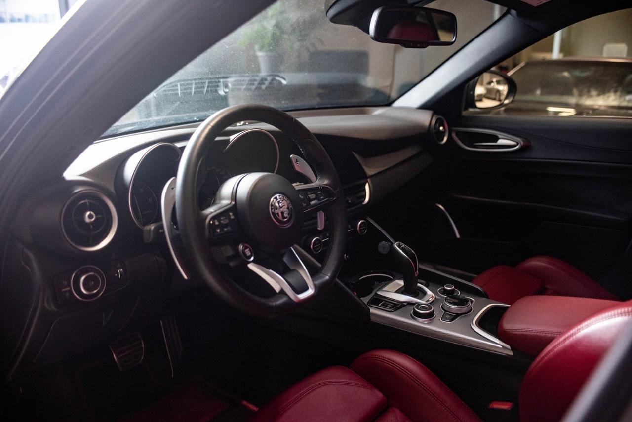 Alfa Romeo Giulia 2.2 Turbodiesel 210 CV AT8 AWD Q4 Veloce