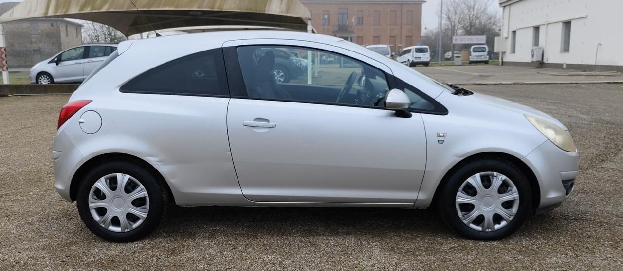 Opel Corsa 1.2 3 porte b-color