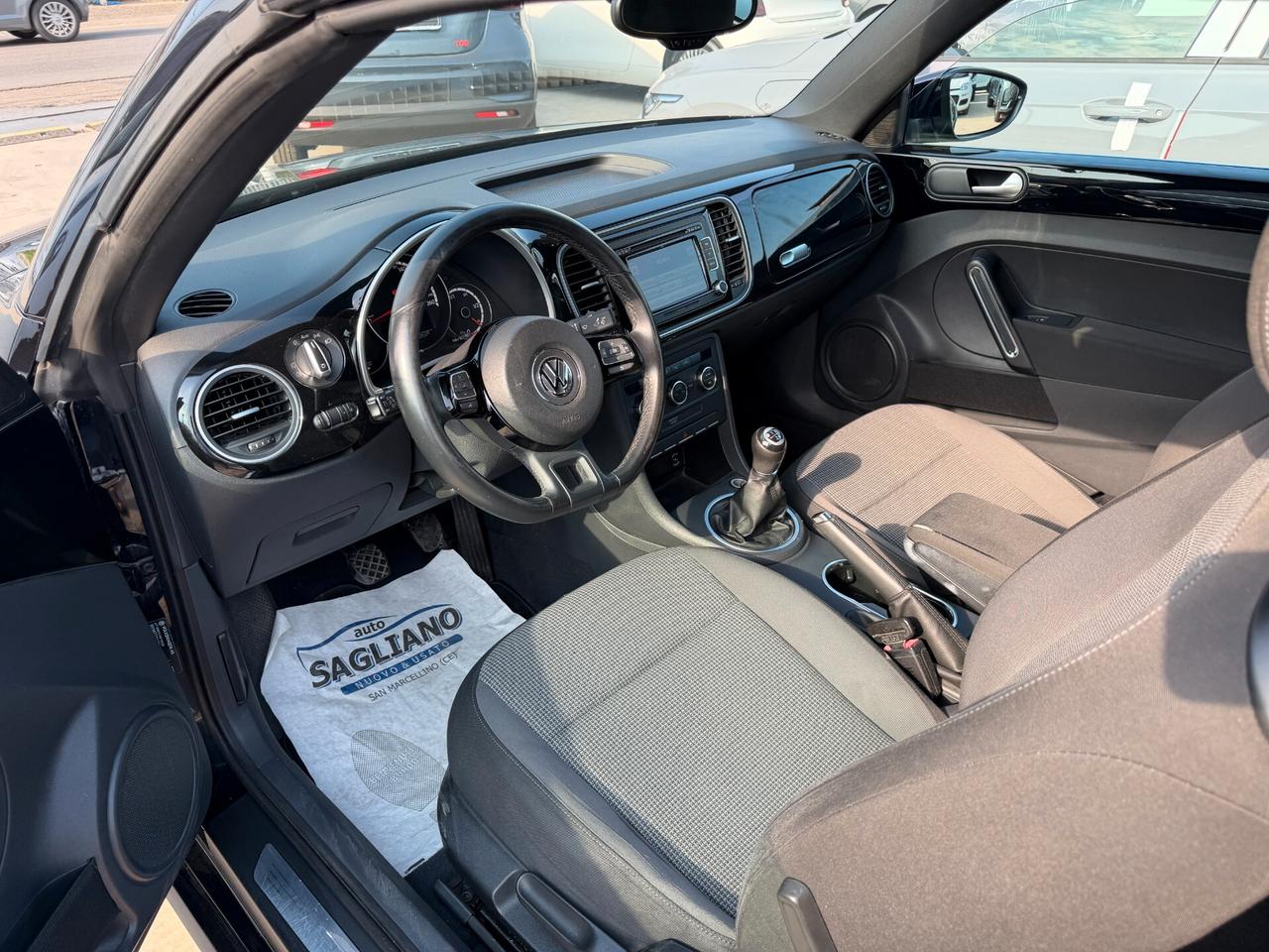 Volkswagen Maggiolino Cabrio 1.6 TDI Design