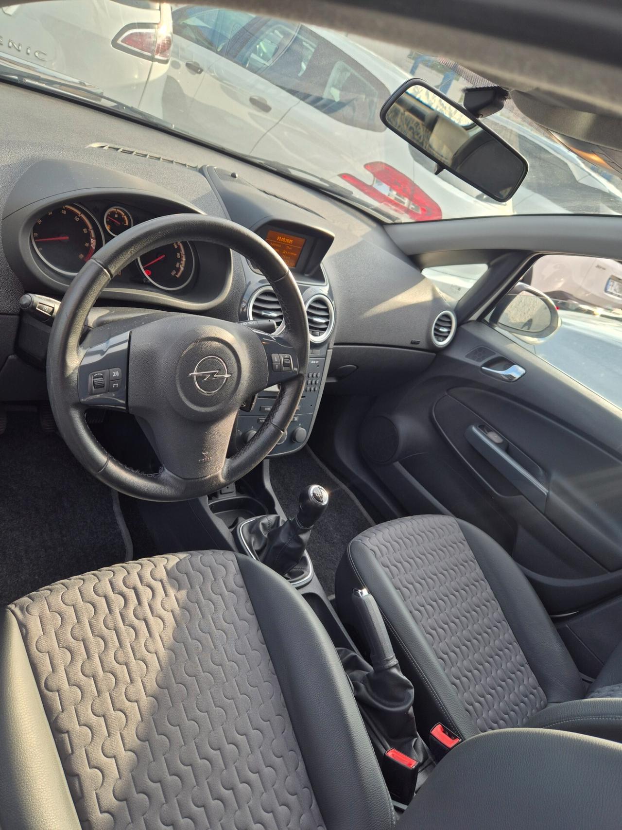 Opel Corsa 1.4 16V 5 porte Cosmo PARI NUOVO!!!!