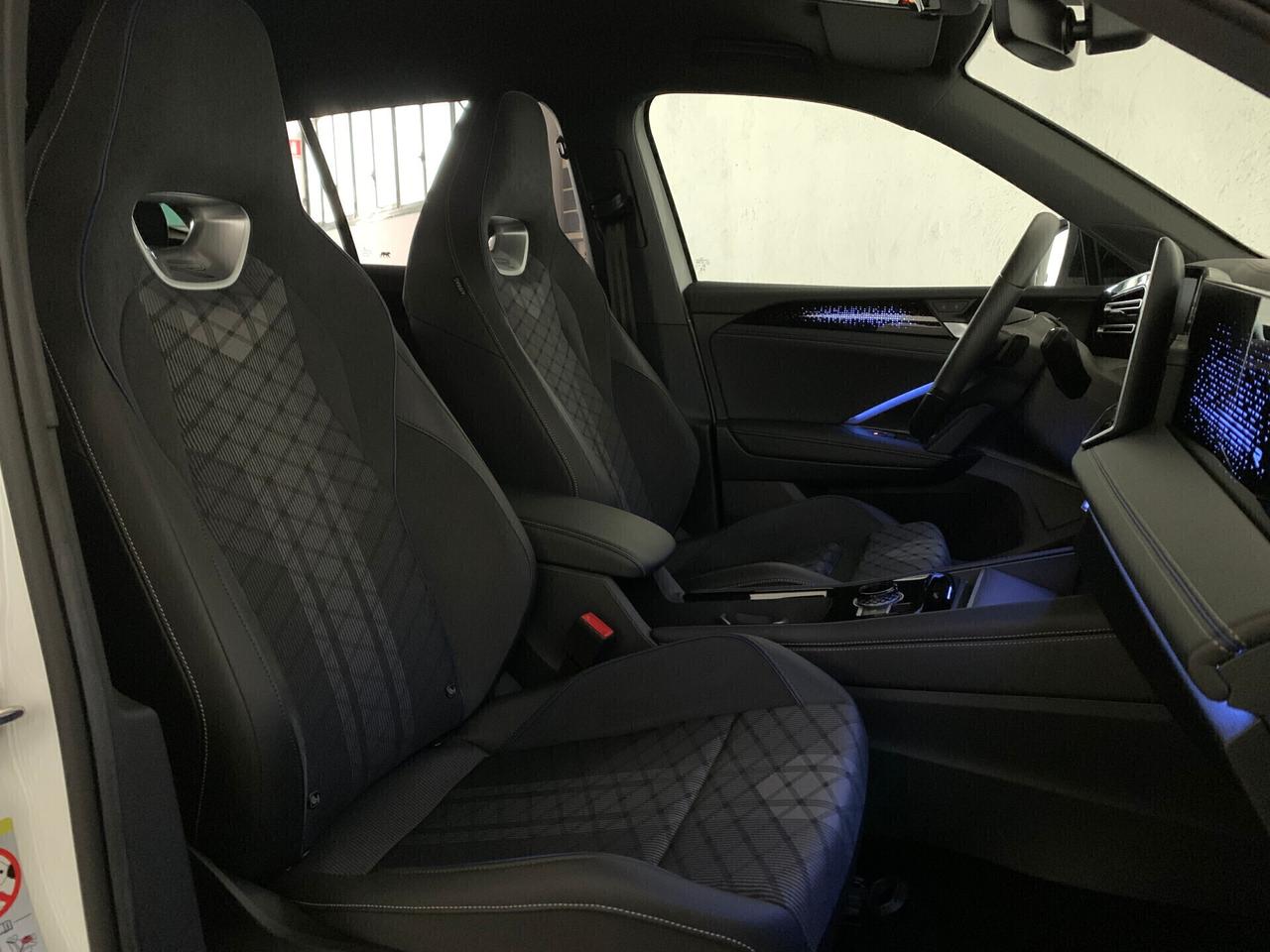 Volkswagen Tiguan R-Line eTSI GARANZIA FINO 2028