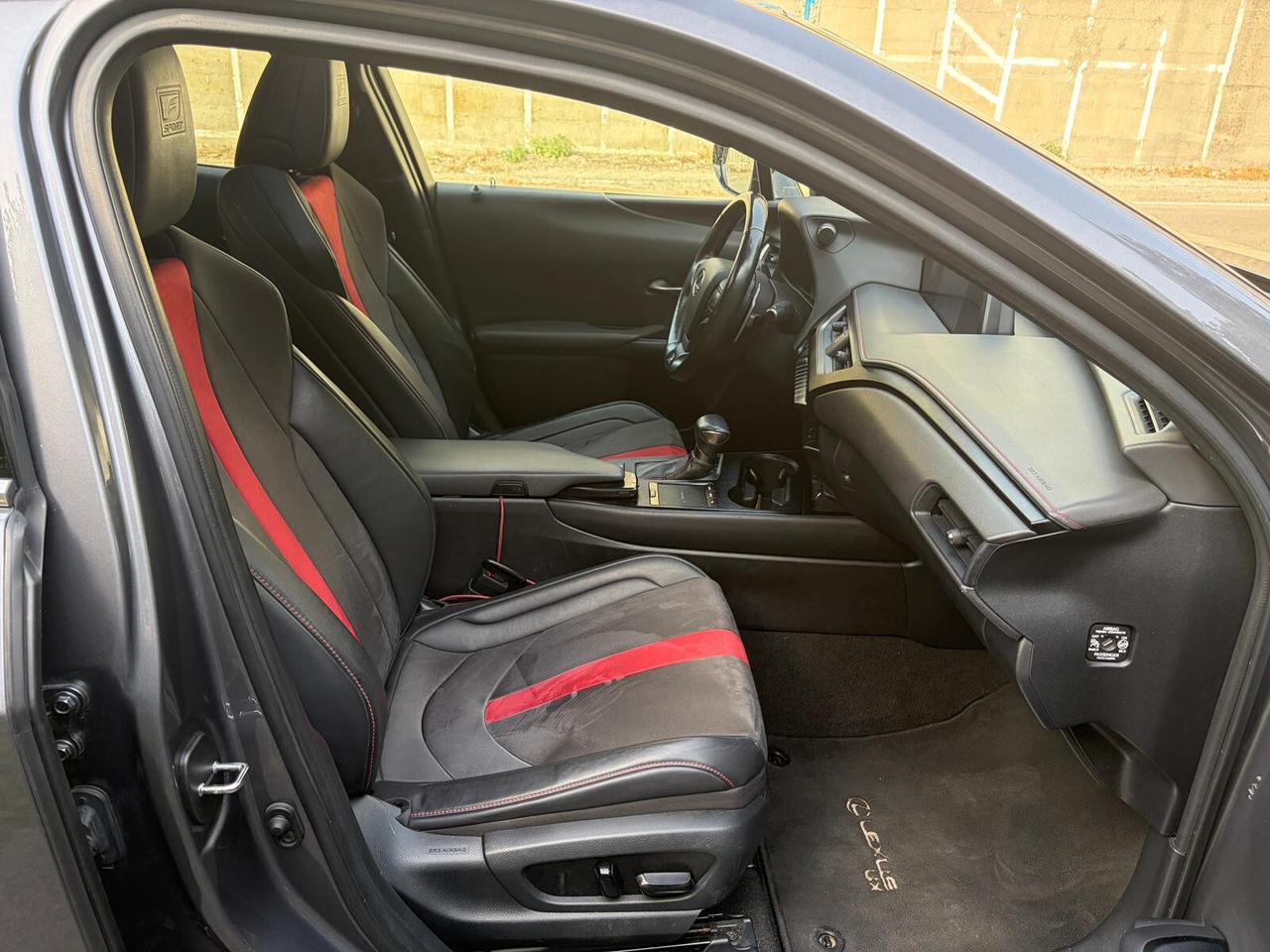 Lexus UX 2.0 Hybrid 152cv Tetto F Sport