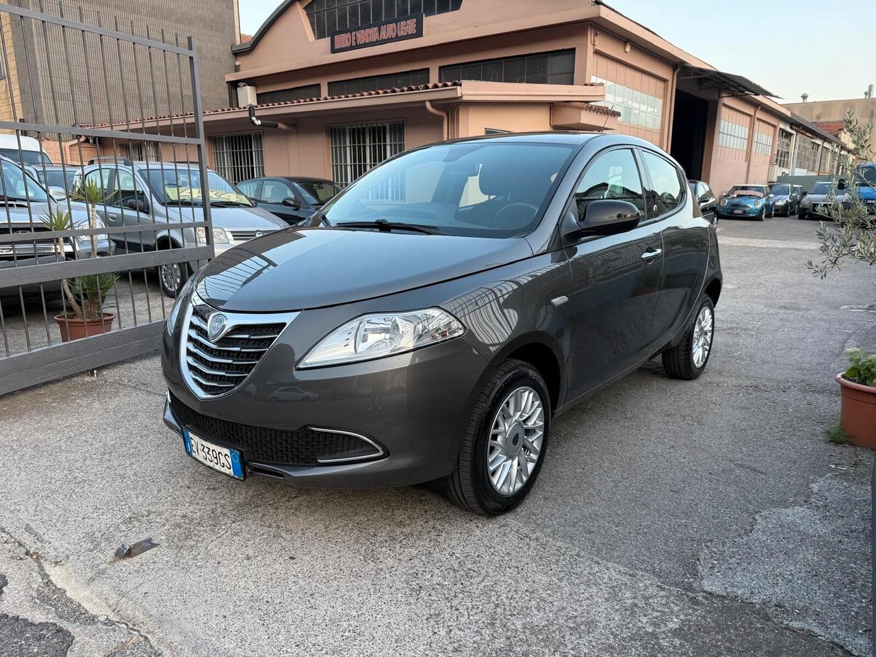 Lancia Ypsilon 0.9 TwinAir 85 CV 5 porte Metano Ecochic Gold