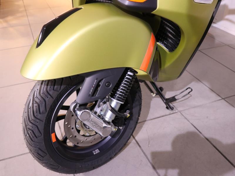 Piaggio Vespa GTS 300 Supersport HPE
