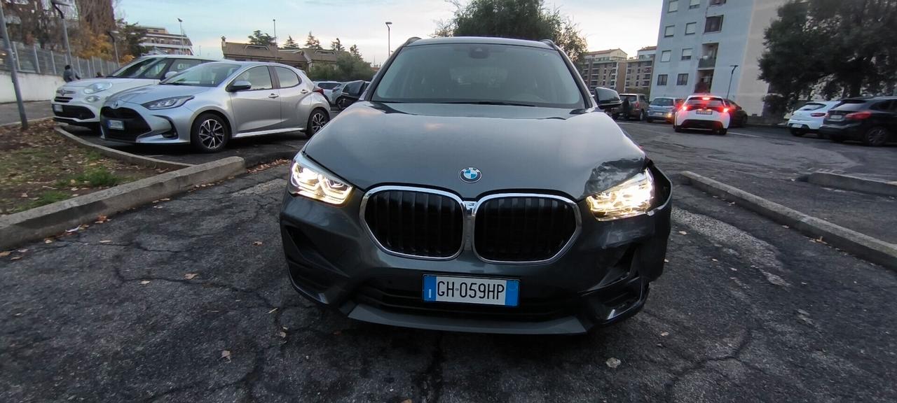 BMW X1 auto incidentata