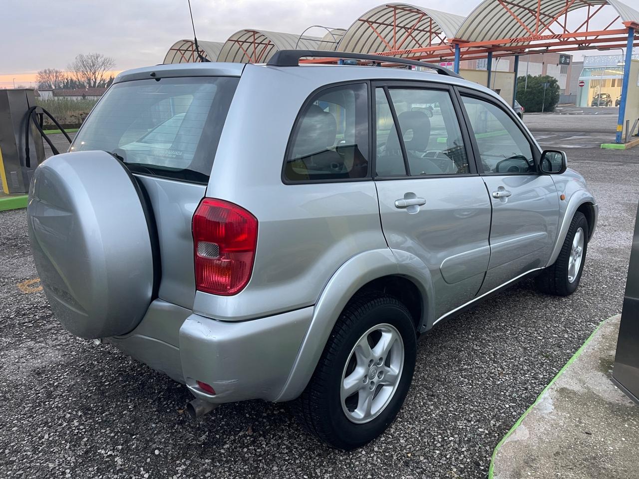 Toyota RAV 4 RAV4 2.0 16V cat 5 porte Sol