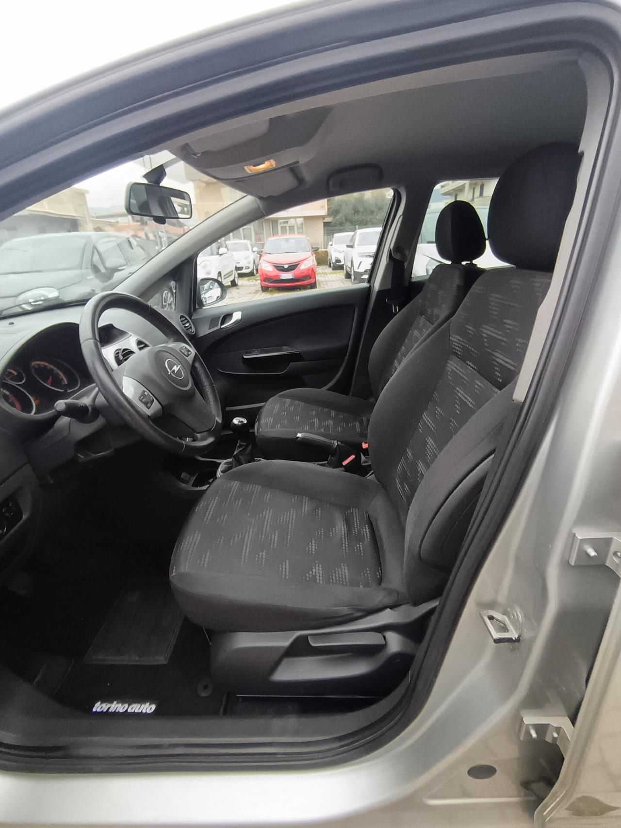 Opel Corsa 1.2 5 porte Club