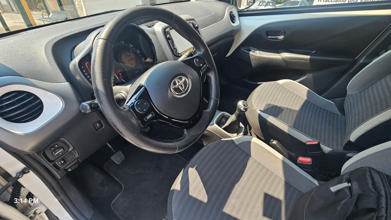 Toyota Aygo Connect 1.0 VVT-i 72CV 5 porte x-business light
