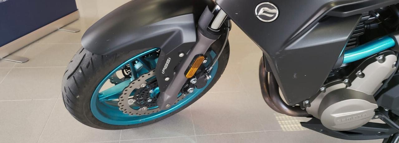 Cf Moto 650NK CON SOLO KM3045 - COME NUOVA-GARANZIA 12 MESI ESTENDIBILE FINO A 36 MESI.