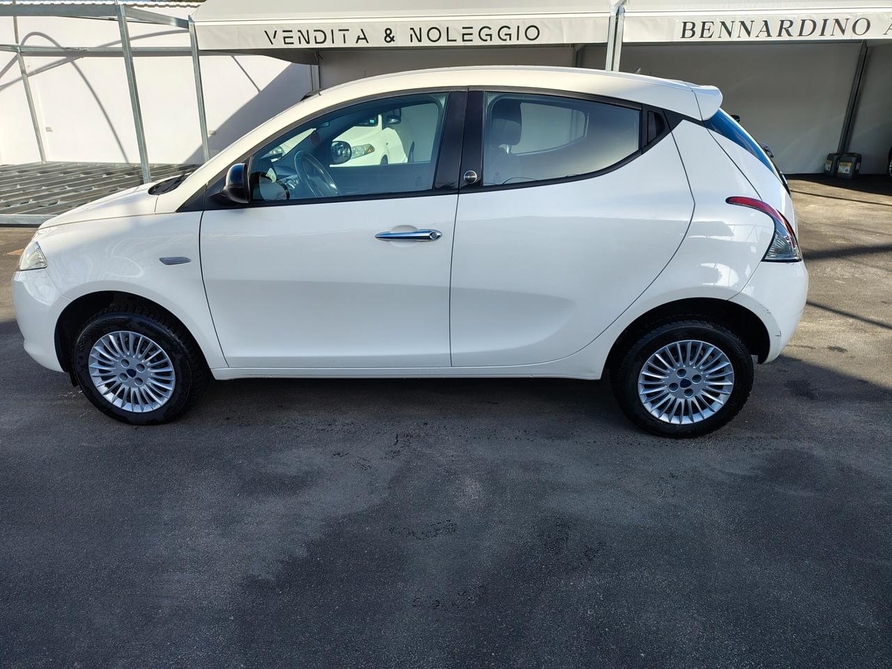 Lancia Ypsilon 0.9 TwinAir 85 CV 5 porte Metano Ecochic Gold