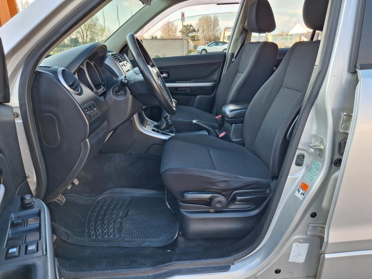 Suzuki Grand Vitara 1.9 DDiS-5 Porte-Executive-4X4-