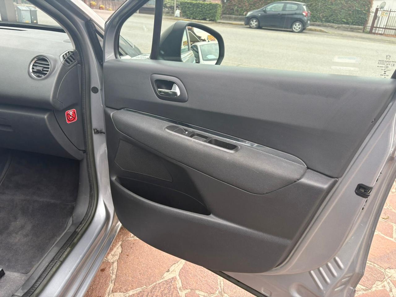 Peugeot 5008 BlueHDi 120 EAT6 S&S Active