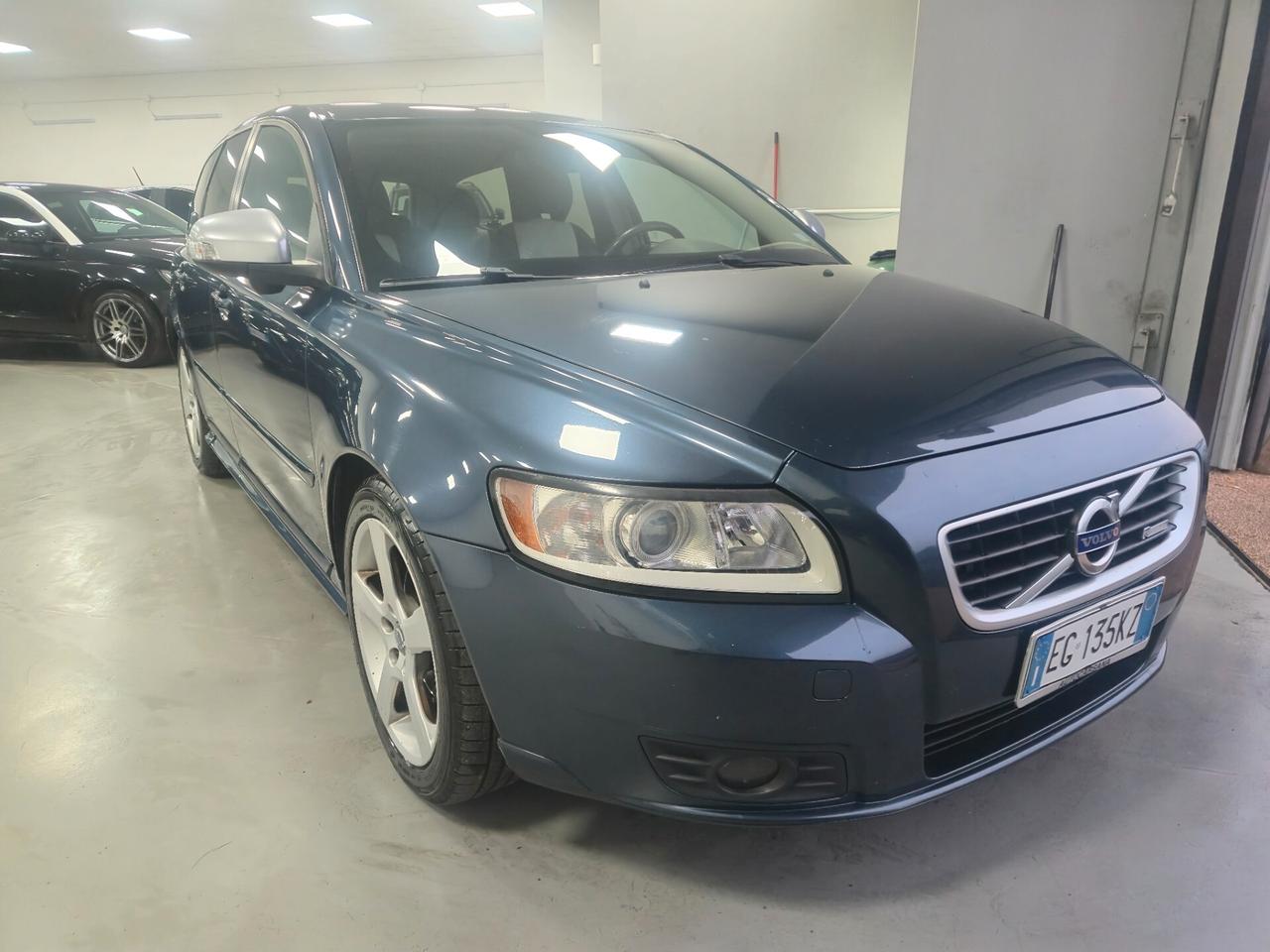 Volvo V50 D2 R-design