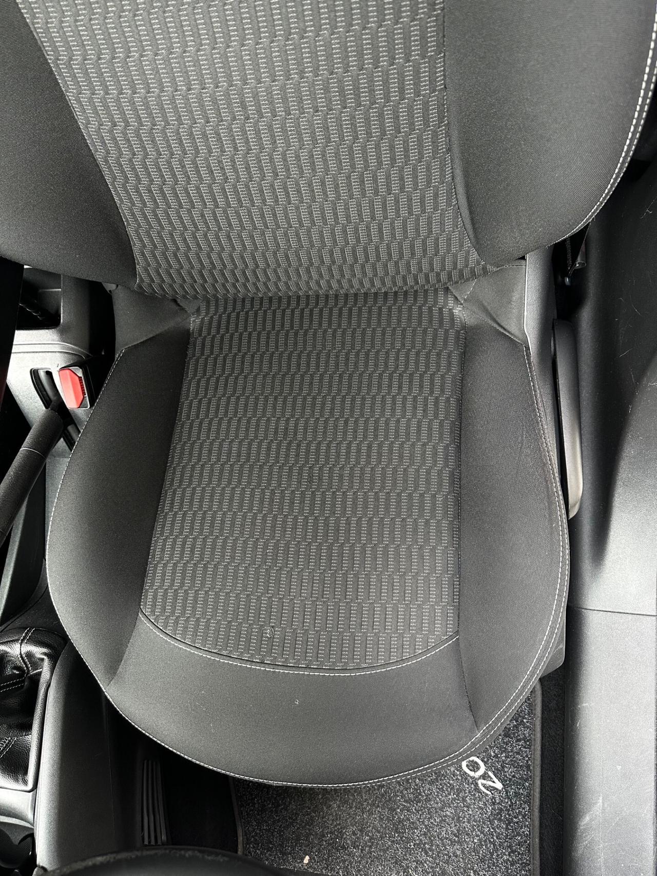 Peugeot 208 1.5 BlueHDi 100cv 5p. Allure