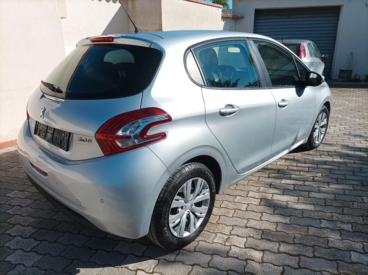 Peugeot 208 1.4 HDi 68 CV 5 porte Allure