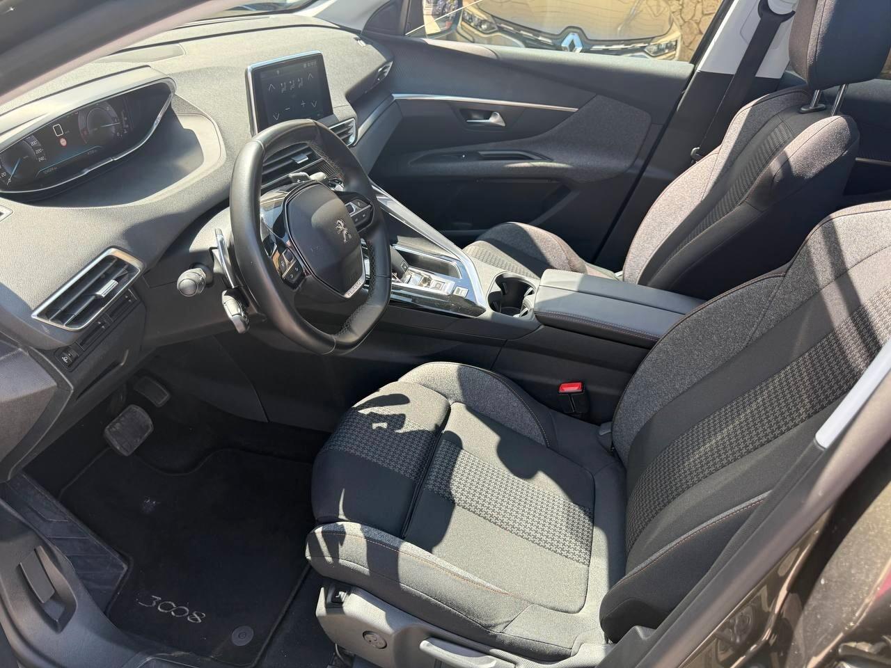 Peugeot 3008 2018 130 EAT8 TETTO APRIBILE Allure