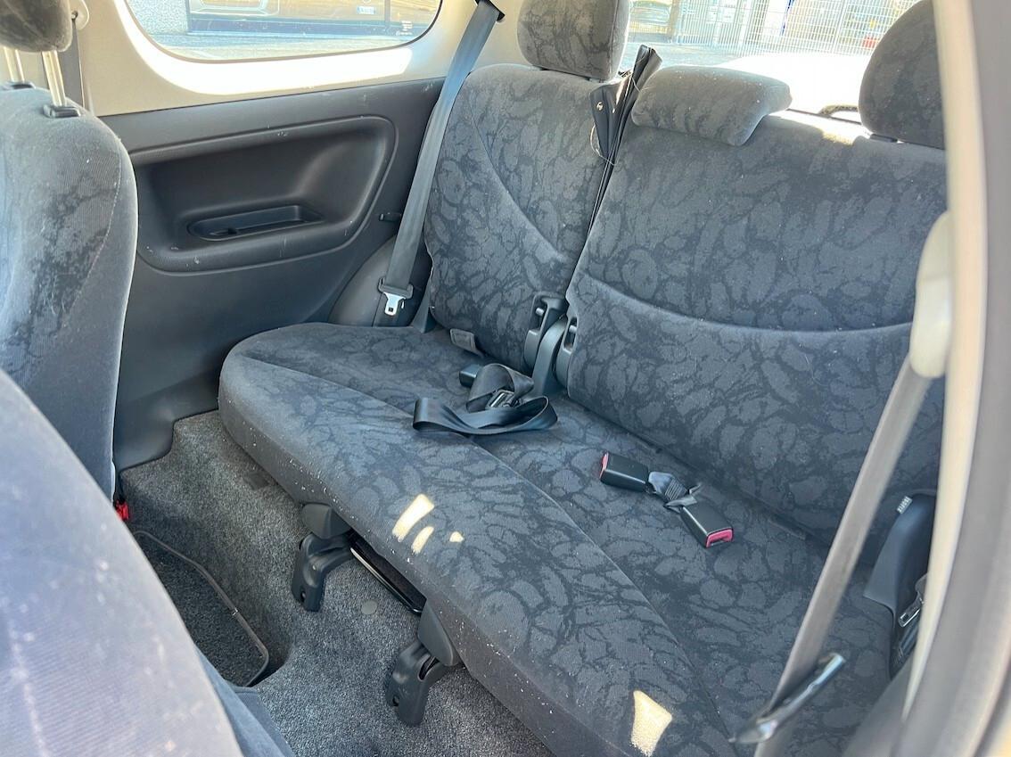 Toyota Yaris Yaris 3p 1.0 - 102.500 KM - NEOPATENTATI