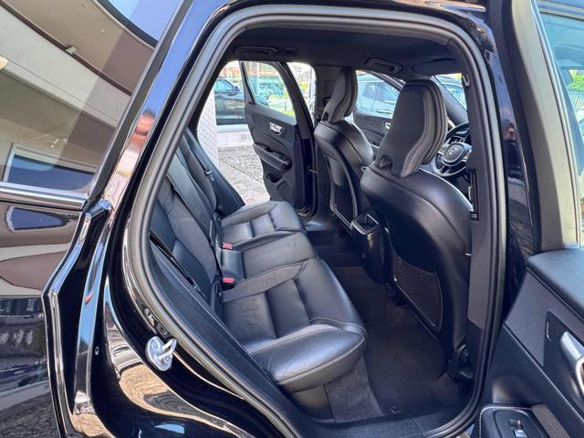 VOLVO XC60 B4 (d) AWD automatico Plus Dark