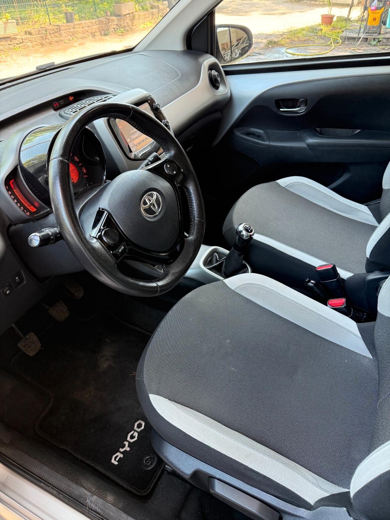 Toyota Aygo 1.0 VVT-i 69 CV 5 porte x-play