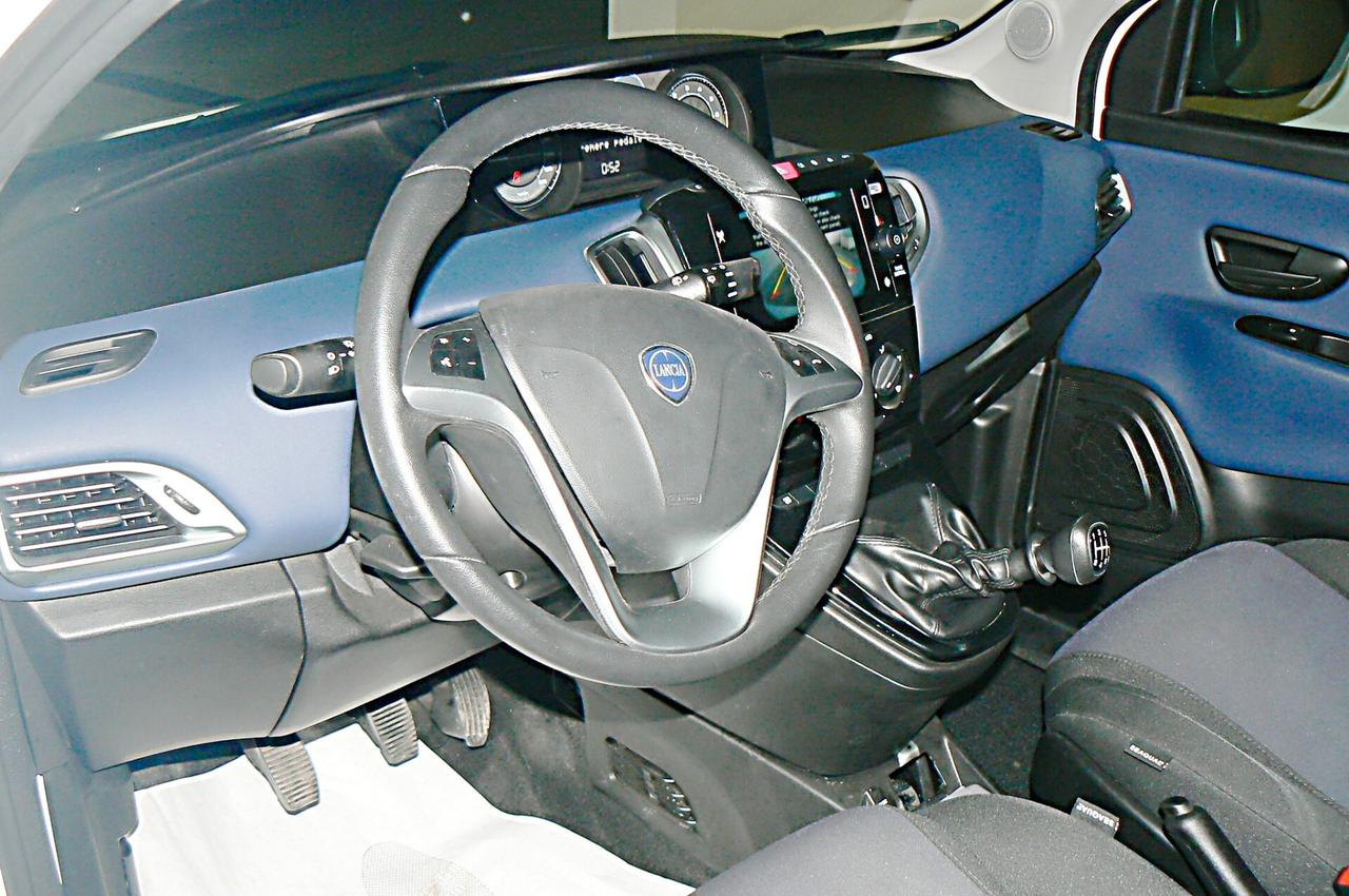 Lancia Ypsilon 1.0 FireFly 5 porte S&S Hybrid Platino - n101109