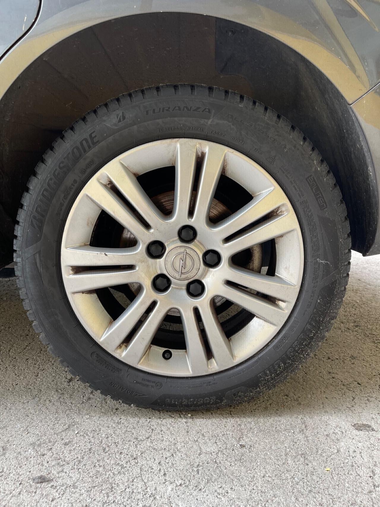 Opel Zafira 7POSTI 1.6T met 110kw Cosmo UNIPROP