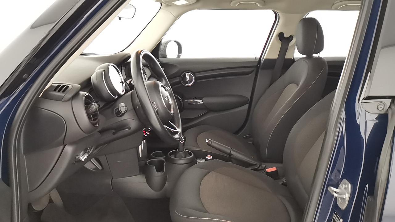 MINI Mini IV F55 2018 5p - Mini 5p 1.5 One Business 102cv auto