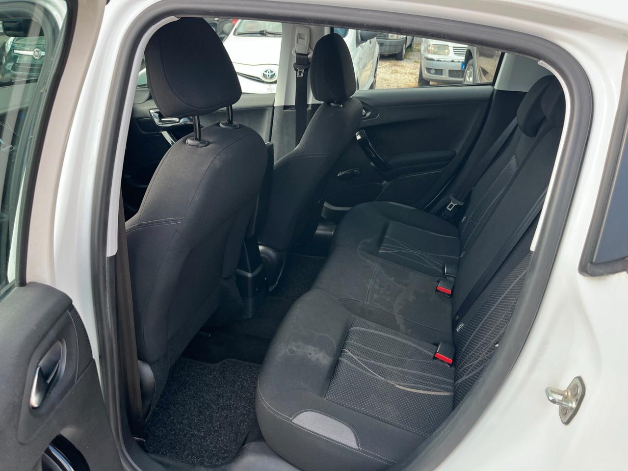 Peugeot 208 1.4 HDi 68 CV 5 porte Allure