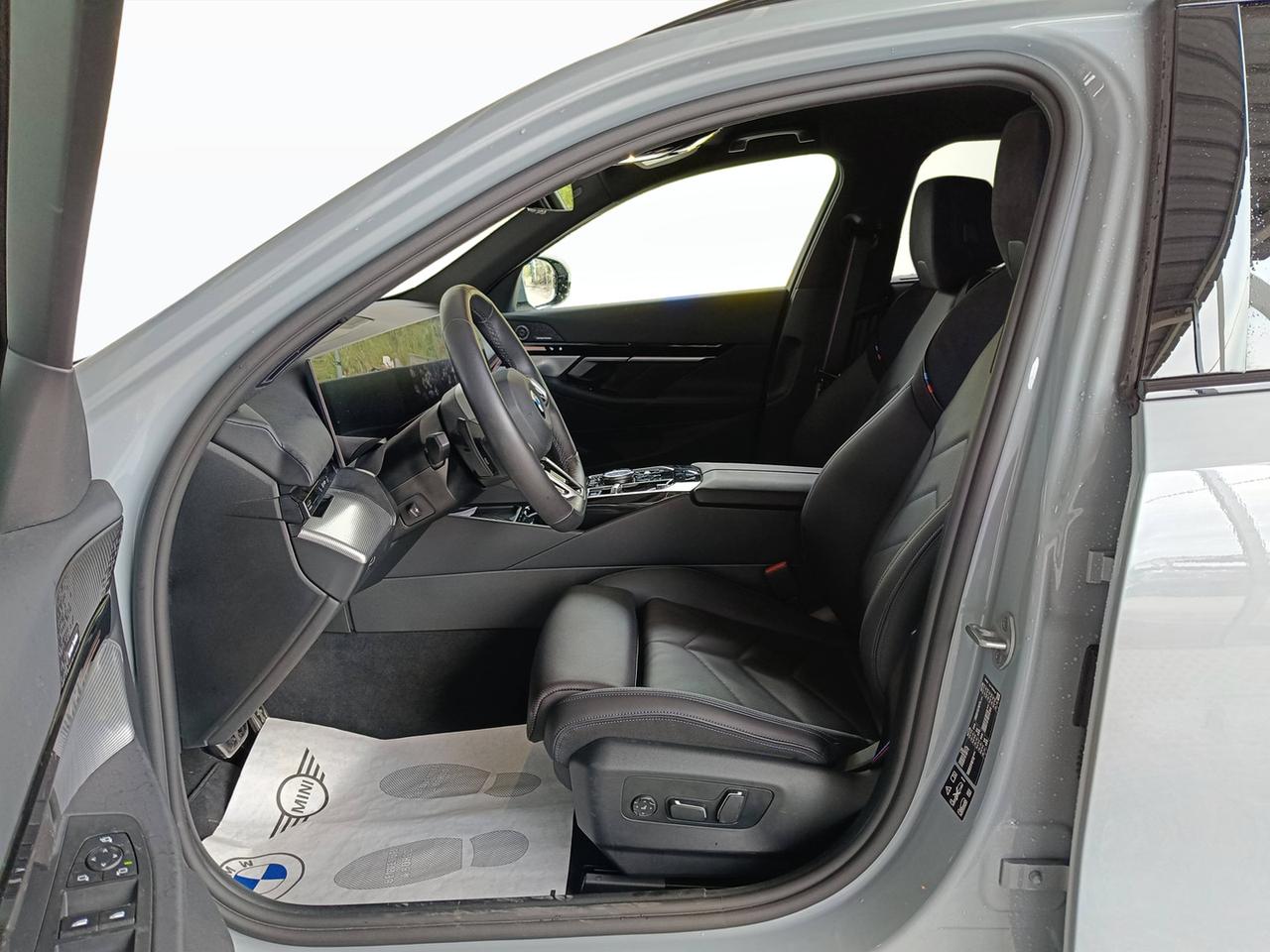 BMW Serie 5 G61 2024 Touring - 520d Touring 48V xdrive MSport auto