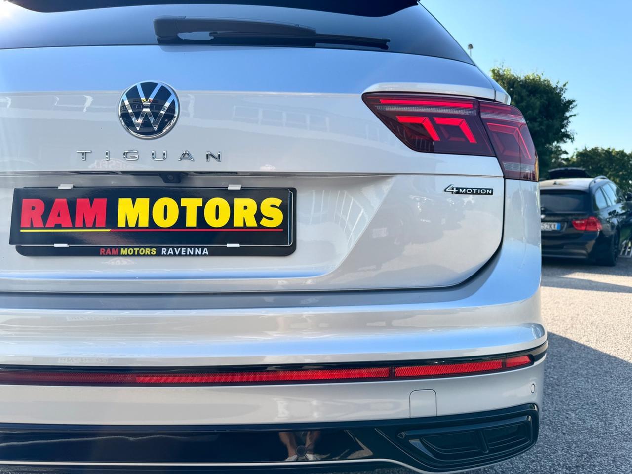 Volkswagen Tiguan R-LINE 2.0 TDI 150 CV DSG 4MOTION