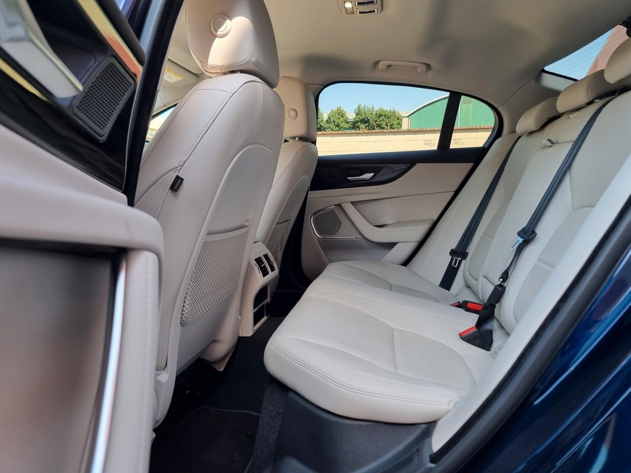 Jaguar XE 2.0 D 204 CV aut. SE