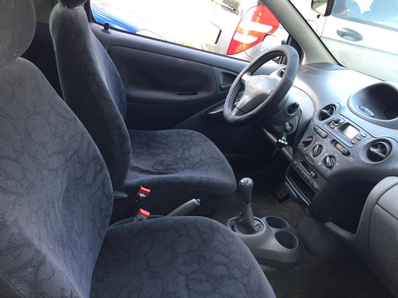 Toyota Yaris 1.0i 16V cat 3 porte Sol