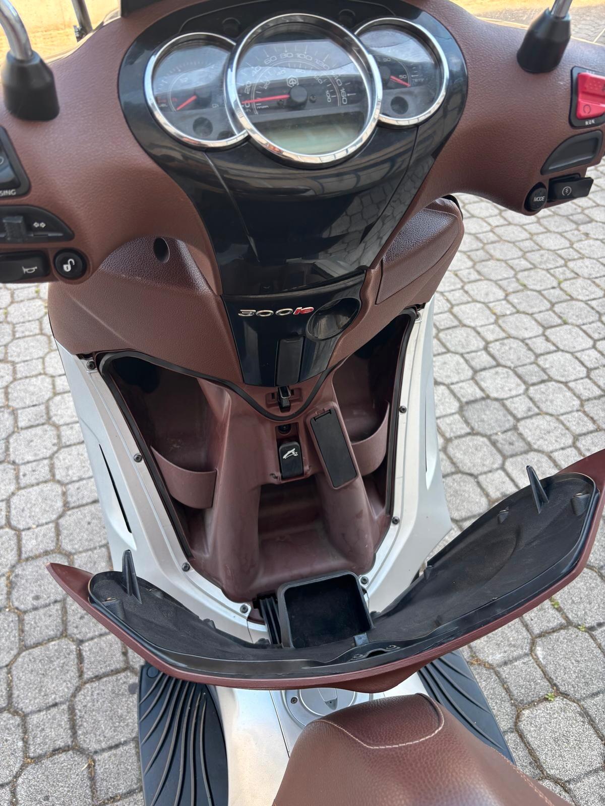 Piaggio Beverly 300 i.e. - Rif.581