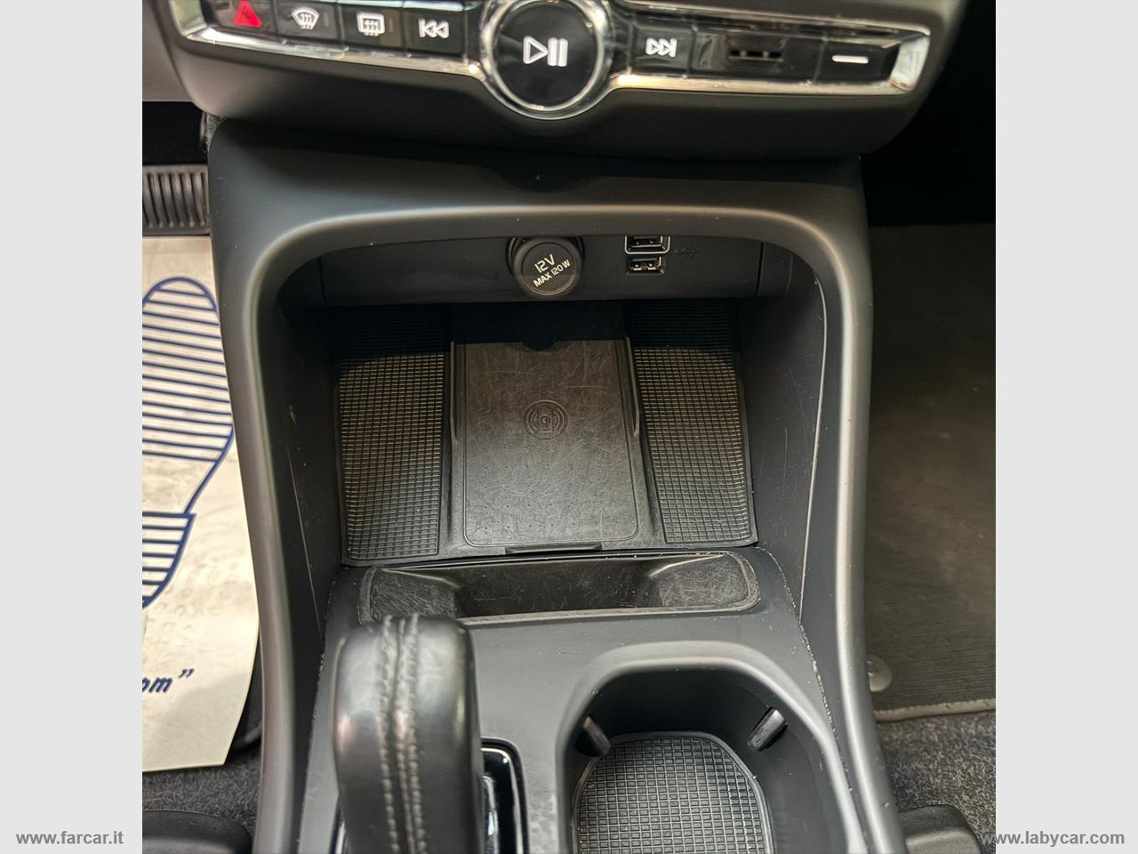 VOLVO XC40 D3 AWD Geartronic Momentum Core