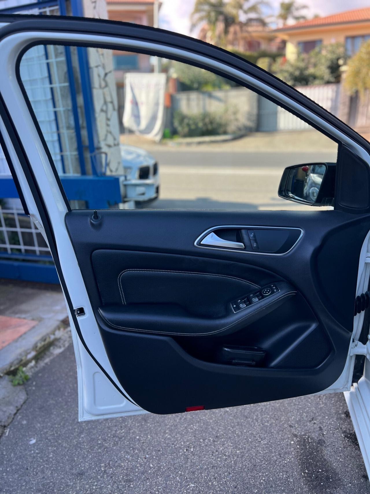 Mercedes-benz B 180 B 180 d Automatic Premium