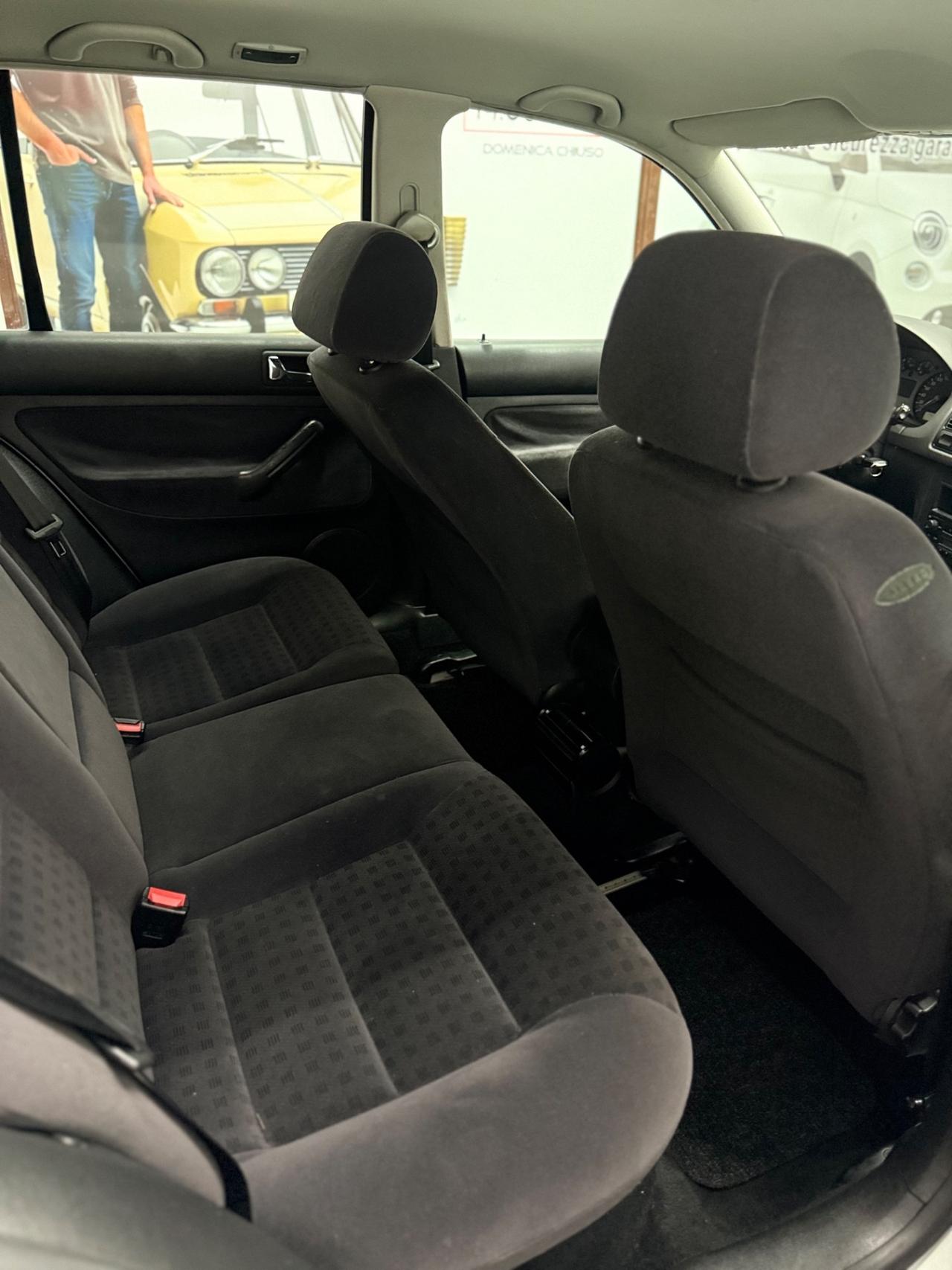 Volkswagen Golf 1.6 16V cat 5 porte Highline