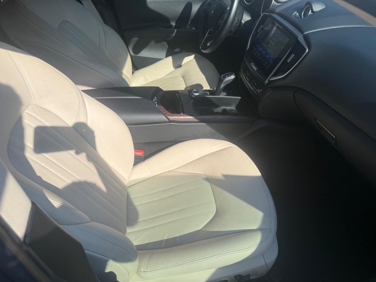 Maserati Ghibli V6 430 CV