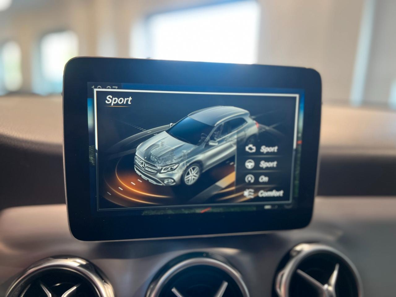 Mercedes-benz GLA 200d Auto 4Matic Premium TETTO