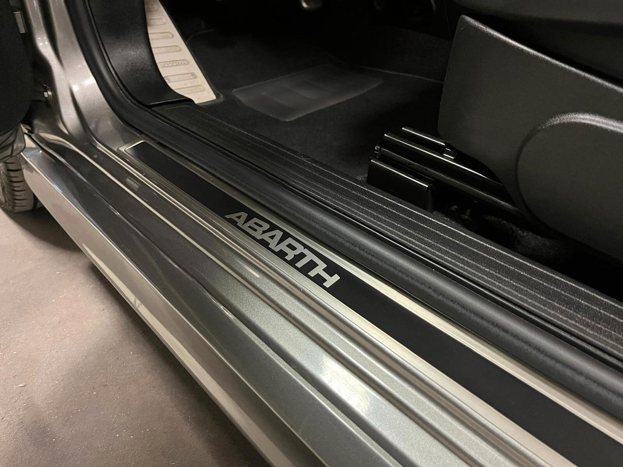 Abarth 595 C 1.4 Turbo T-Jet 160 CV Pista