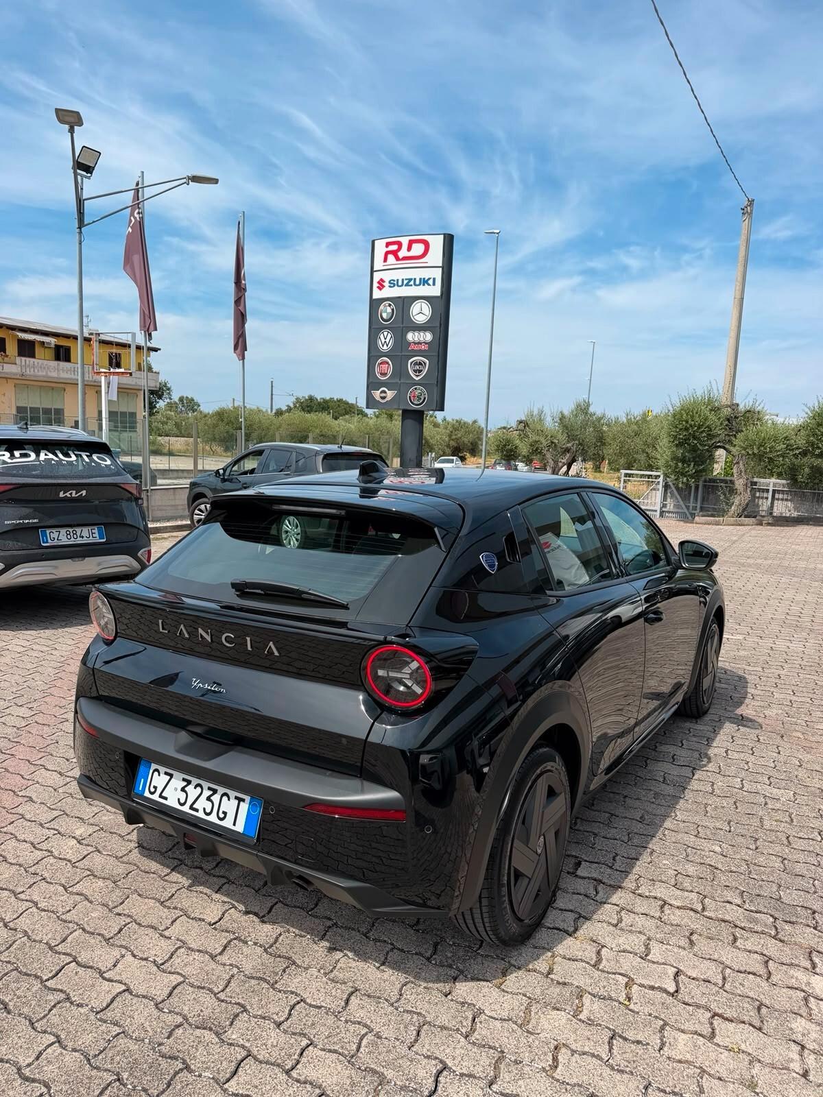 Lancia Ypsilon Hybrid e-DCT Edizione Cassina