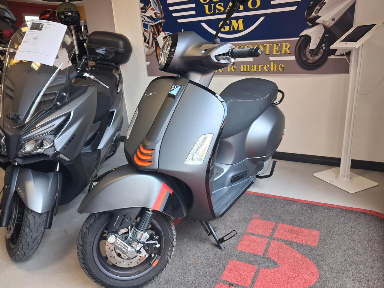Vespa GTS 300 hpe SUPER TECH