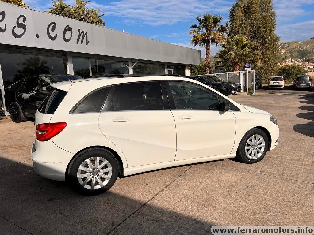 Mercedes B 180 CDI Executive teto panoramico
